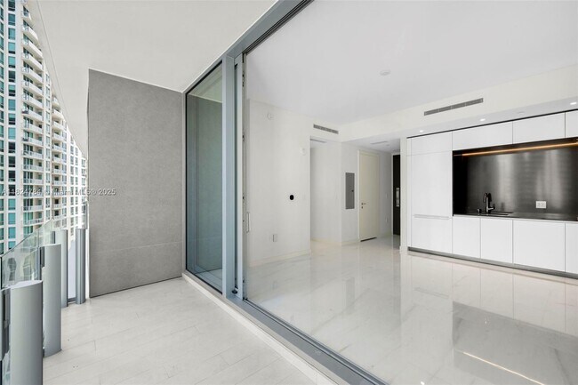 Building Photo - 300 Biscayne Blvd Way