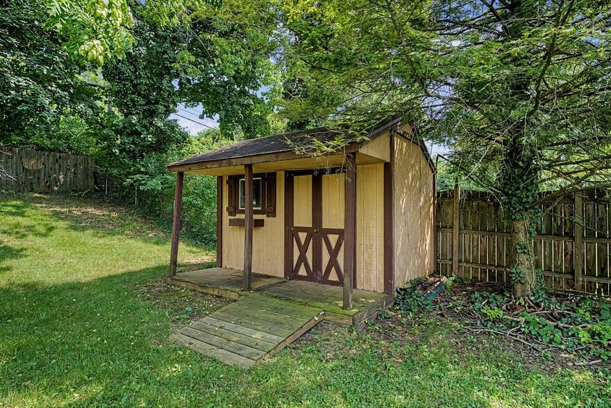 Building Photo - 4558 Cordell Dr