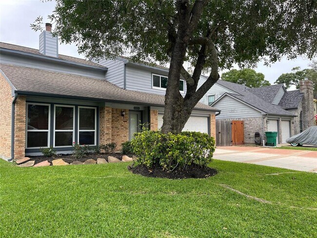 Building Photo - 2528 Sawyer Dr
