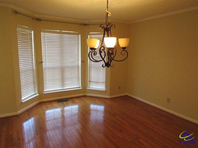 Building Photo - 100 Sunchase Ct