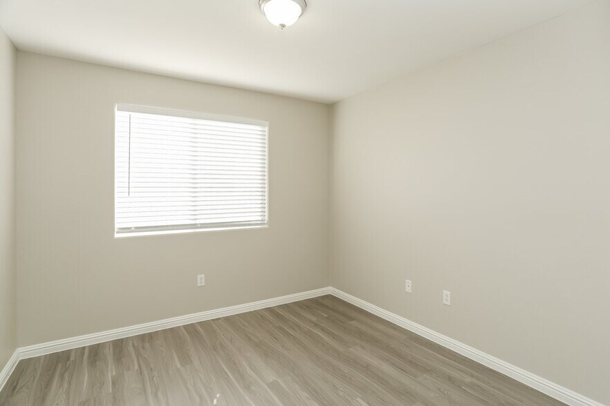 Building Photo - 10465 Armand Ave