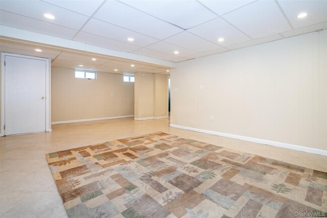 Building Photo - 10 Pell Pl