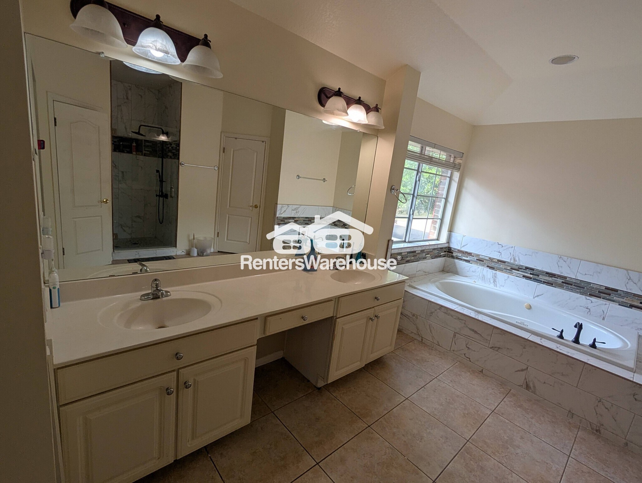 Building Photo - 9910 Jasmine Creek Dr