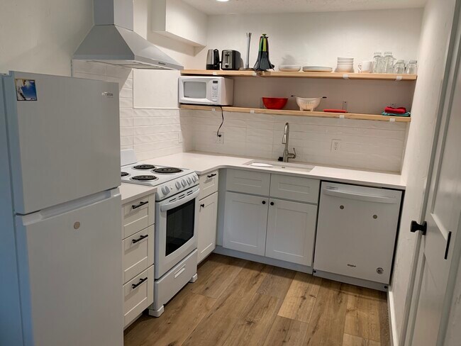 Building Photo - 168 Original Rd