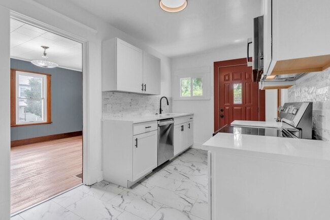 Building Photo - 2 Bed 1 Bath in Rochester, PA