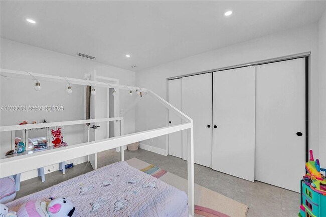 Building Photo - 11340 SW 74th Ct