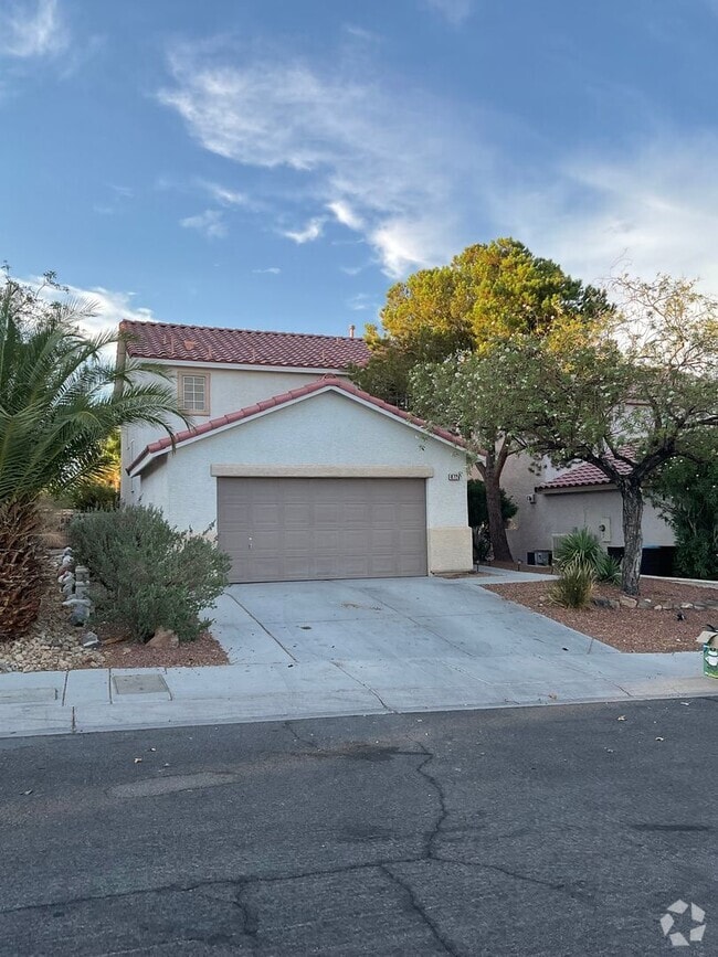 Building Photo - Great 1 story home, 3brs, 2bth, 2cg