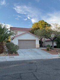 Building Photo - Great 1 home, 3brs, 2bth, 2cg
