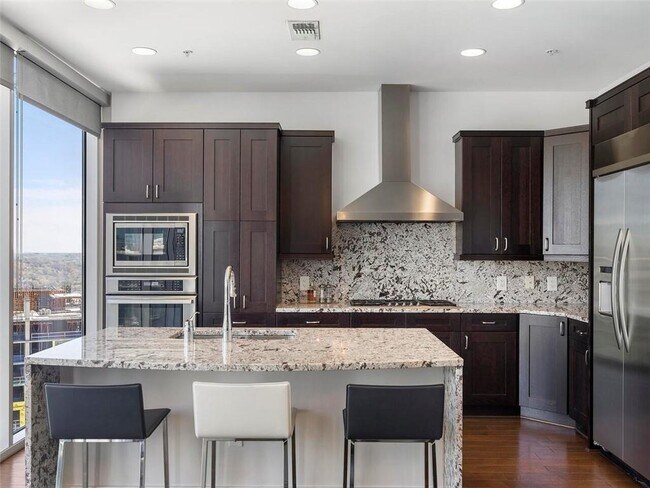 Building Photo - 1065 Peachtree St NE