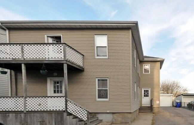 Building Photo - 172 Nashua St