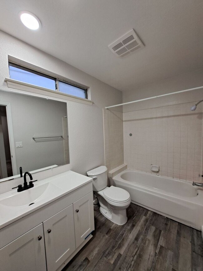 Building Photo - Beautiful 3-Bedroom Fresno Home with Backyard!