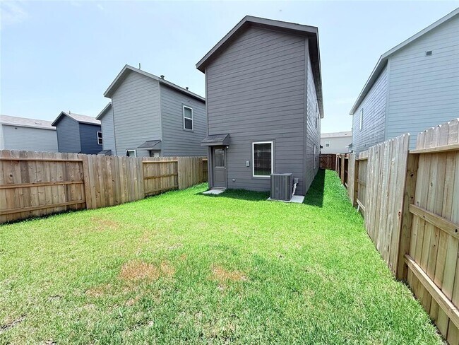 Building Photo - 21321 Carosella Dr