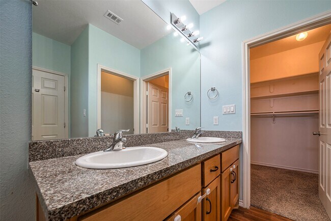 Building Photo - 5906 Yaupon Ridge Dr