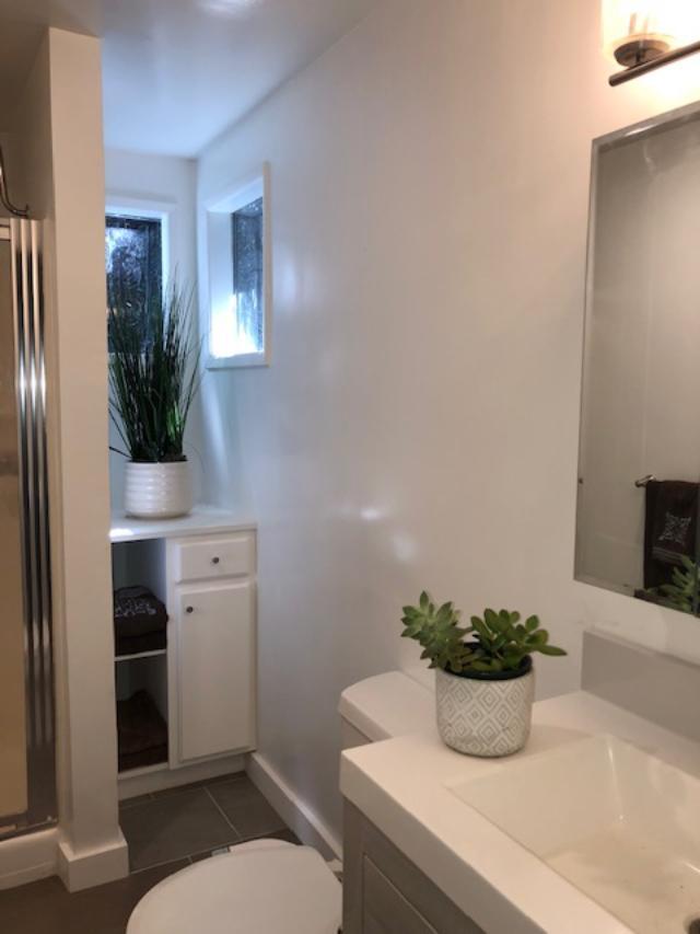 En-suite bathroom in Master - 1444 Silver Lake Blvd