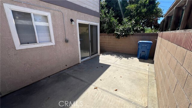 Building Photo - 1077 E 71st Way