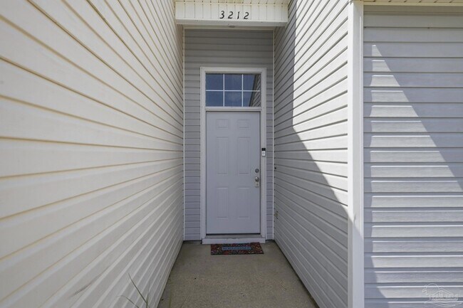 Building Photo - 3212 Fernwood Dr