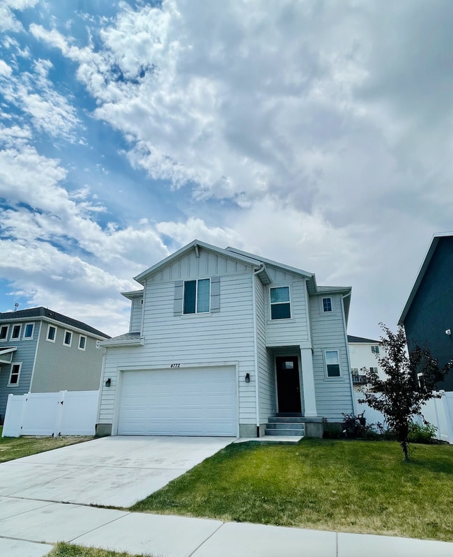 Building Photo - Beautiful 4 bedroom 2.5 bathroom available in Eagle Mountain