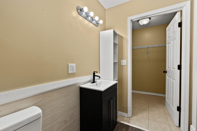 Building Photo - 216 N 2nd St