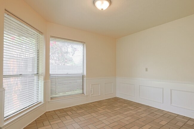 Building Photo - 6809 Fawn Valley Pl