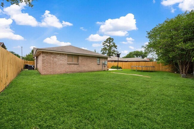 Building Photo - 4023 Broken Elm Dr