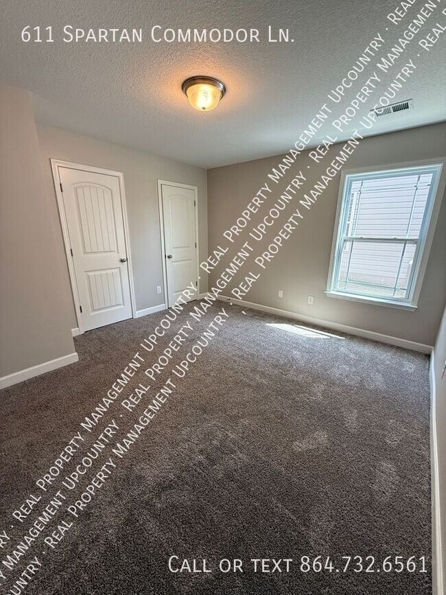 Building Photo - 611 Spartan Commodor Ln