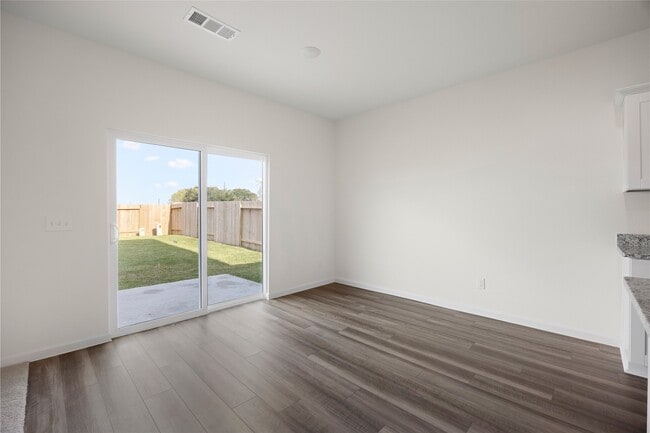 Building Photo - 8203 Vacek Xing Wy