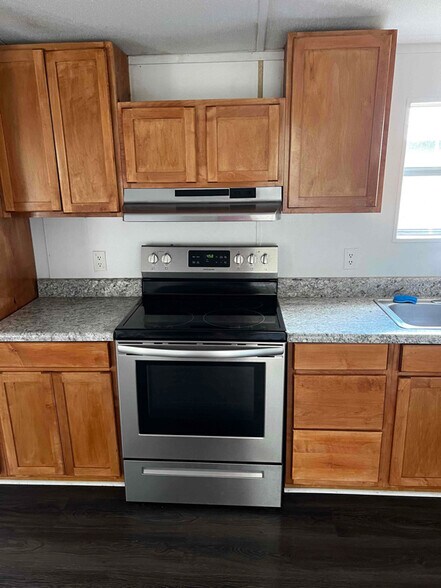 Building Photo - 6858 NE 2nd Loop