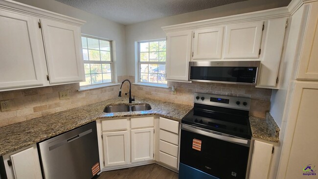 Building Photo - 101 Country Cove