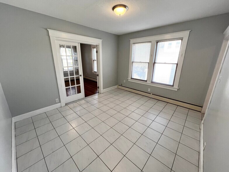 Building Photo - 532 High St