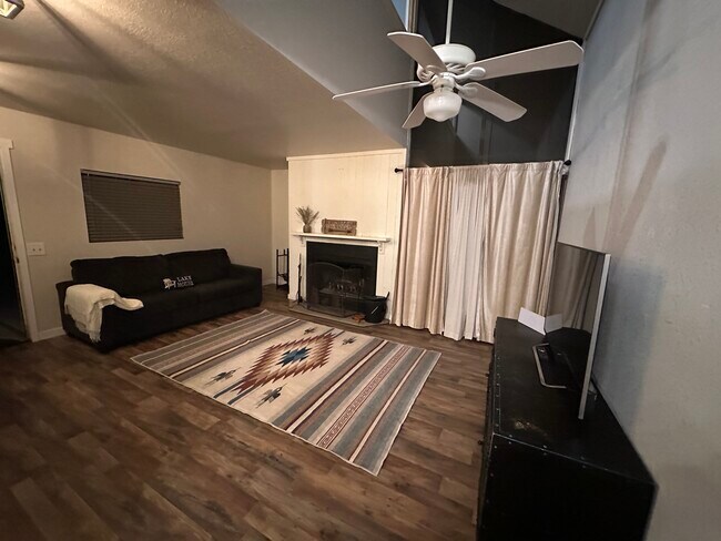 Building Photo - 8116 Cove Ln