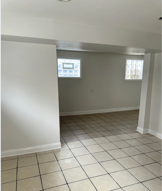 Building Photo - 1814 W Pershing Rd