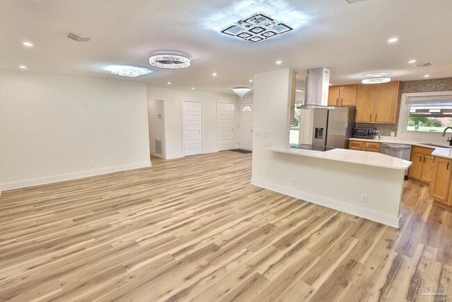 Building Photo - 3795 Summer Dr