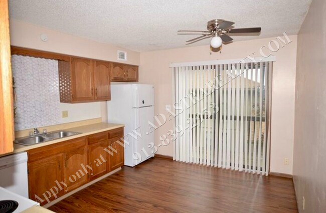 Building Photo - 404 Sky Vue Dr
