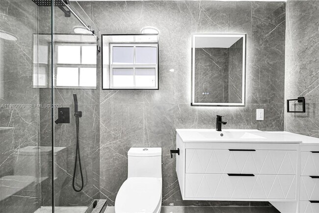 Building Photo - 4040 SW 108th Ave