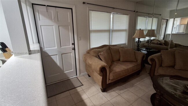 Building Photo - 5050 Bayview Dr