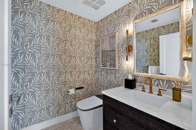 Building Photo - 700 NE 24th St