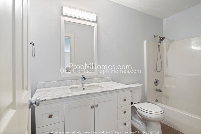 Building Photo - Four Bedroom Home in Progress Ridge - Corn...