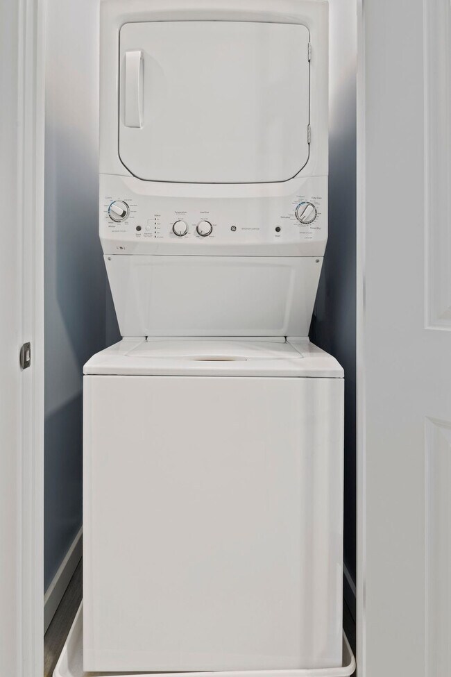 Building Photo - 95 Broadway-SI ID1240368P