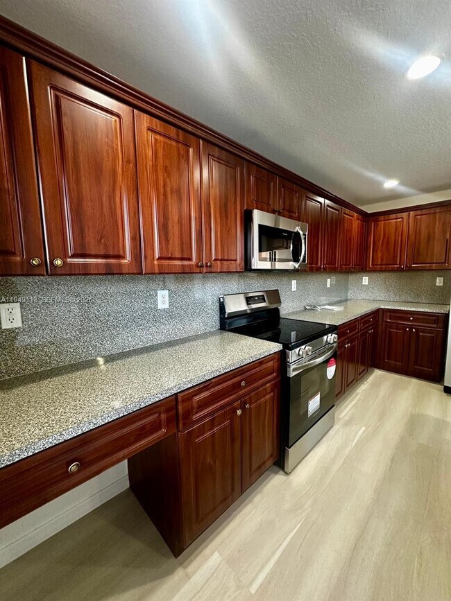 Building Photo - 15205 SW 30th Terrace