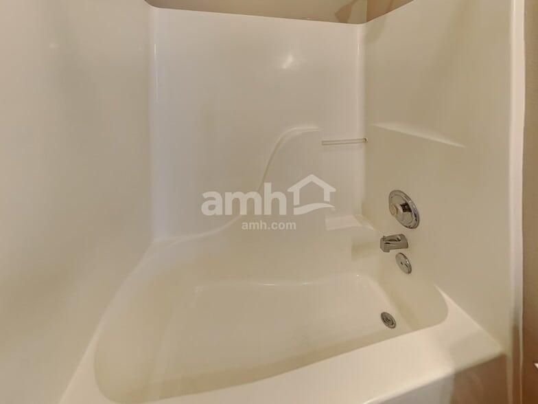 Building Photo - 5425 Wood Hollow Dr