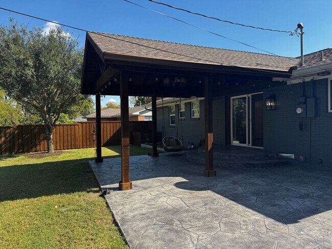 Building Photo - Updated 3 bed 2 bath with outdoor living area in Richardson!