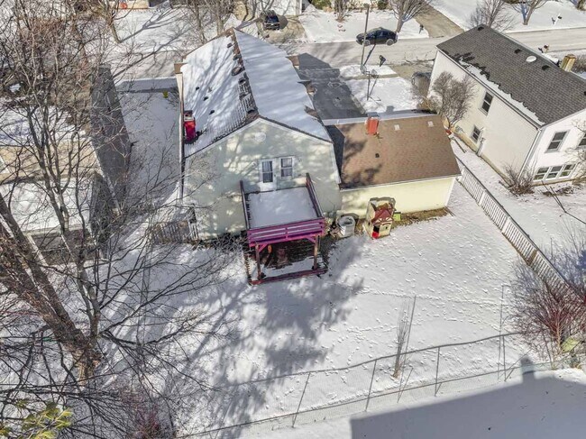 Building Photo - Updated 2-Story Home in Desirable Deerpath Subdivision - Available Immediately.