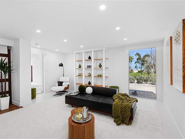 Building Photo - 7647 Sanderling Rd