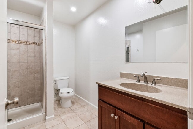 Building Photo - Spacious 3-Bedroom Daly City Home – Prime ...