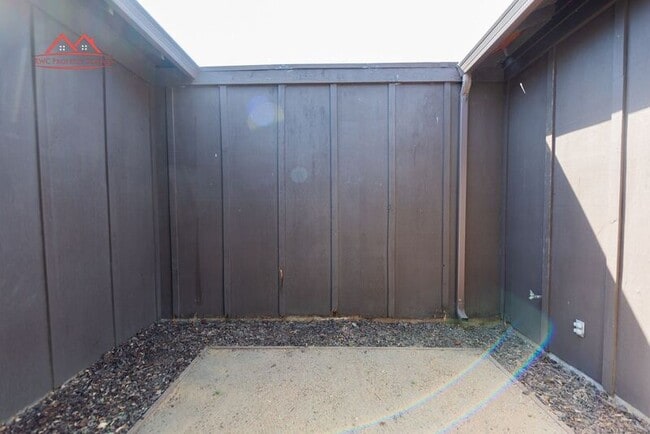 Building Photo - 1377 Spoonbill Way