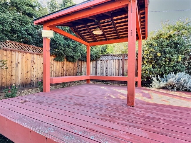 Building Photo - 4BD/2BA – Bright Los Altos cul-de-sac home...
