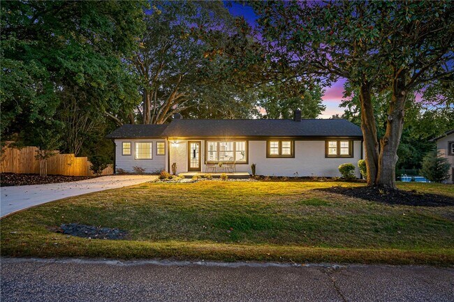 Building Photo - 710 Evelyn Dr