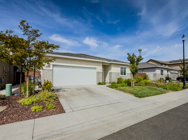 Building Photo - 2048 Ballet Way