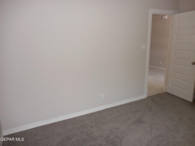 Building Photo - 552 Pne Vly Pl
