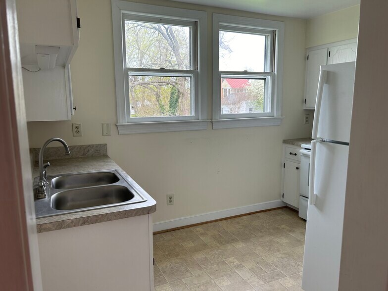 Kitchen - 505 Hawke St